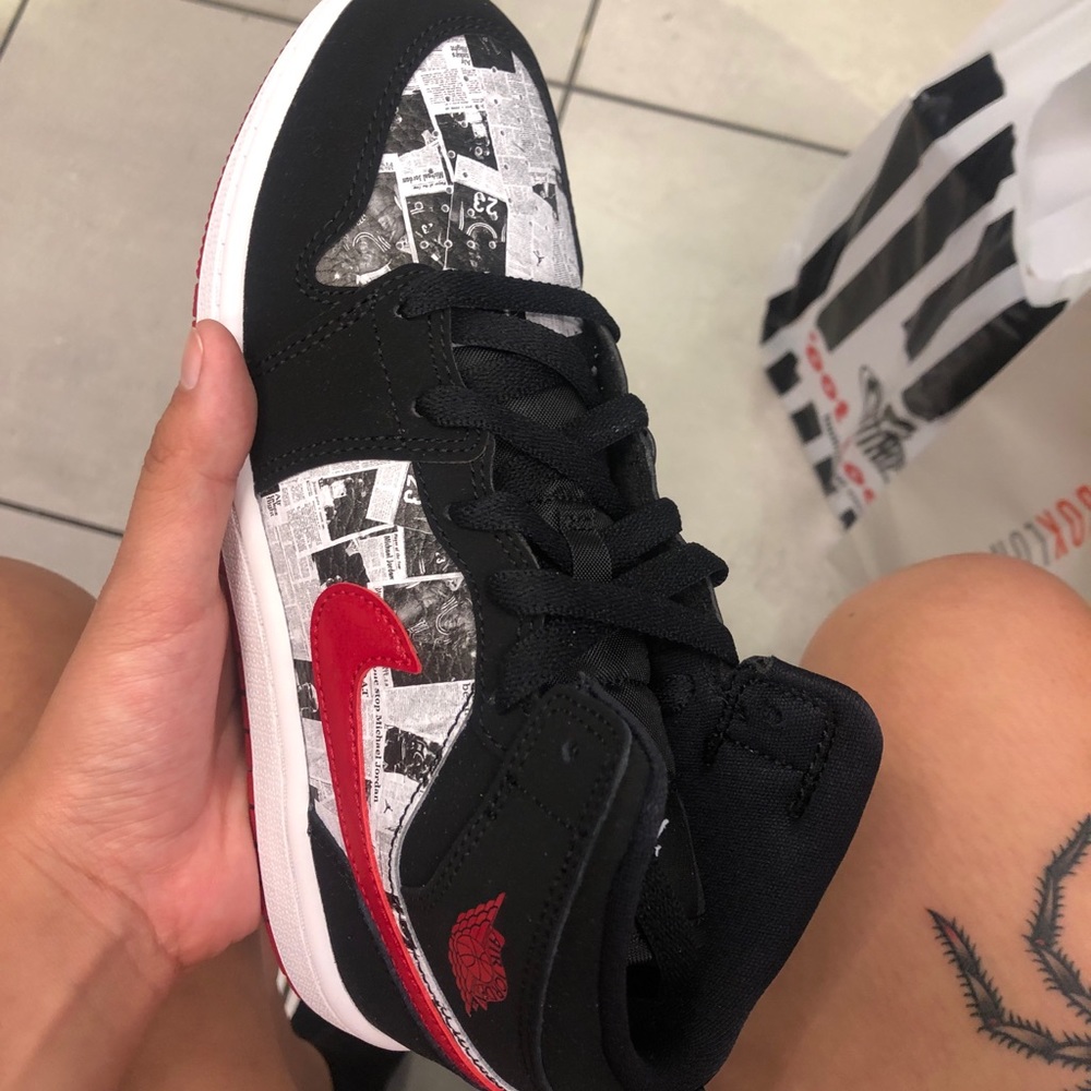 Black & red air jordans